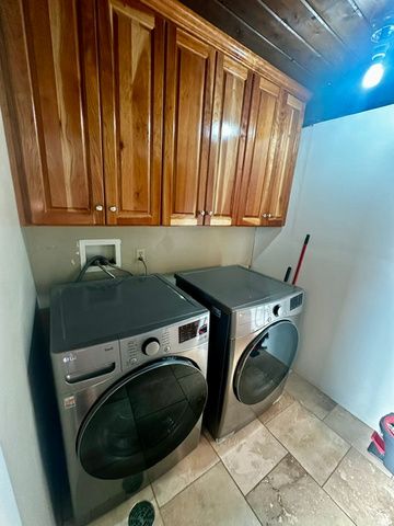 1115 S CANYON CREST DR, Bountiful, UT 84010