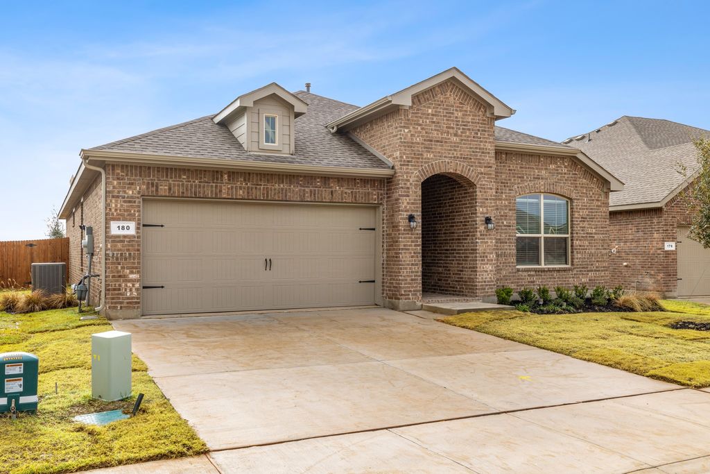 180 Tanager Drive, Rhome, TX 76078