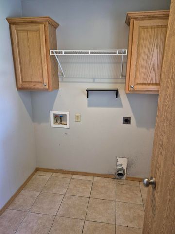 785 W Apache Street, Republic, MO 65738