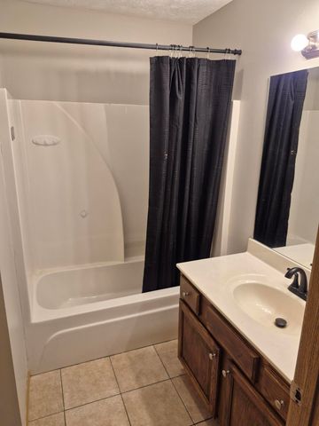 785 W Apache Street, Republic, MO 65738