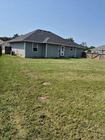 785 W Apache Street, Republic, MO 65738