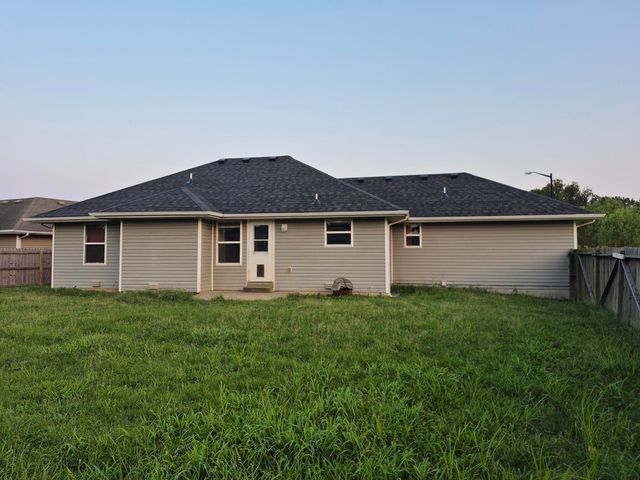 785 W Apache Street, Republic, MO 65738