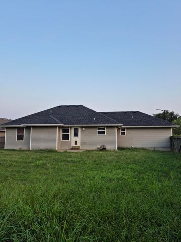 785 W Apache Street, Republic, MO 65738