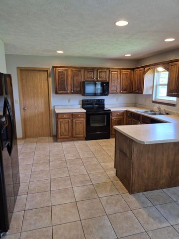 785 W Apache Street, Republic, MO 65738