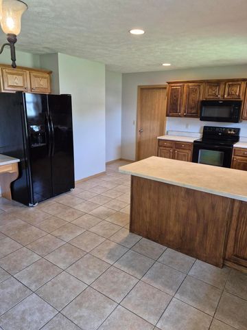 785 W Apache Street, Republic, MO 65738