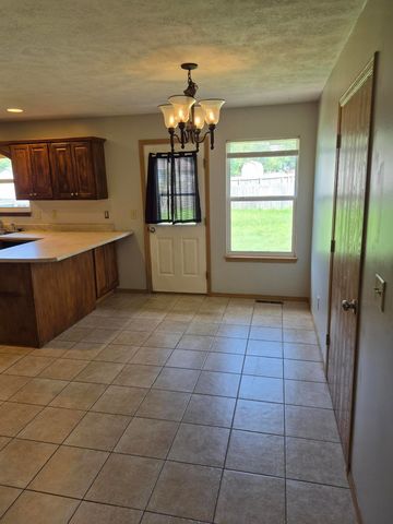 785 W Apache Street, Republic, MO 65738