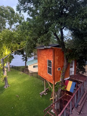 1713 Aztec TRL, Kingsland, TX 78639