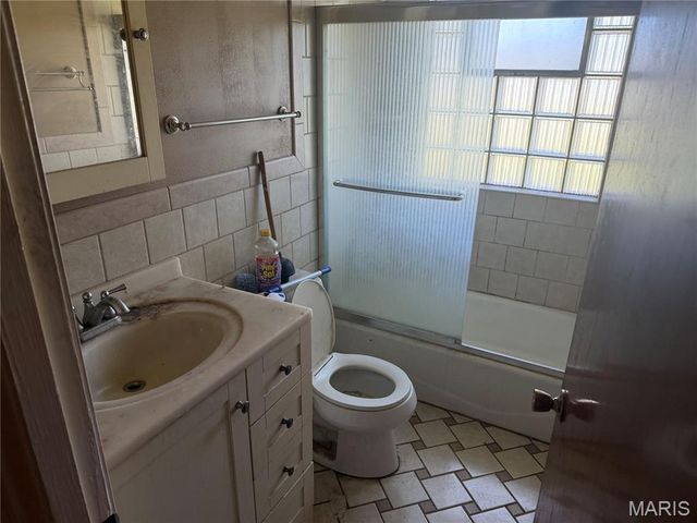 1277 Waldorf Drive, St Louis, MO 63137