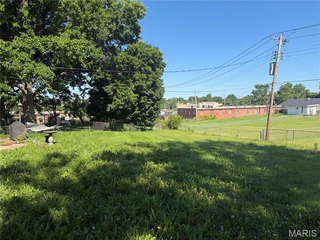 1277 Waldorf Drive, St Louis, MO 63137