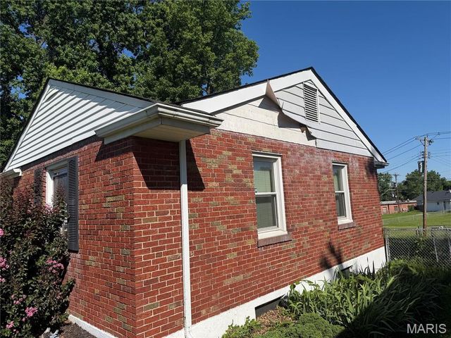 1277 Waldorf Drive, St Louis, MO 63137