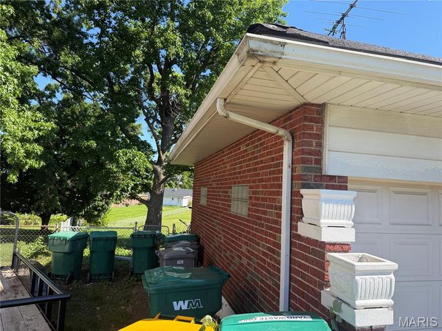 1277 Waldorf Drive, St Louis, MO 63137