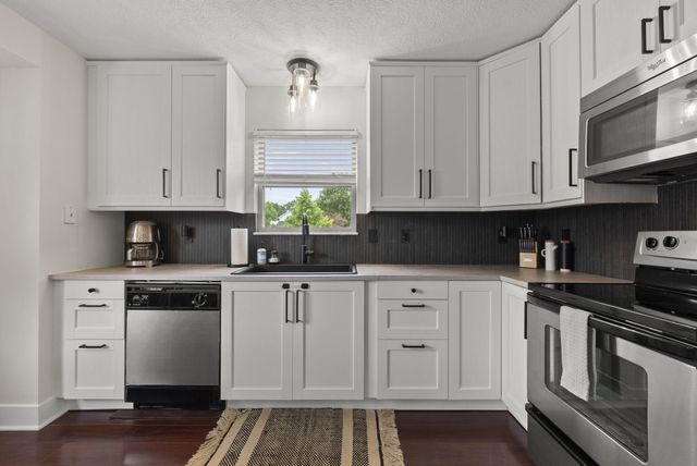 9133 Longstone Drive, Lewis Center, OH 43035