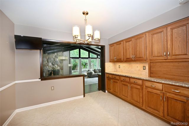 31310 Foxboro Way, Beverly Hills Village, MI 48025