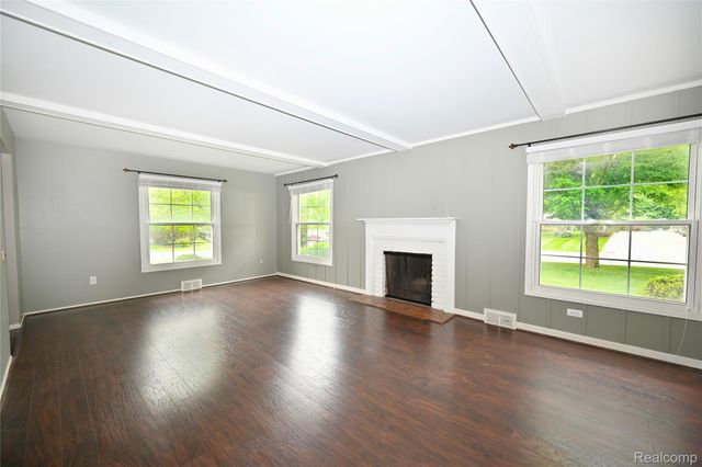 31310 Foxboro Way, Beverly Hills Village, MI 48025