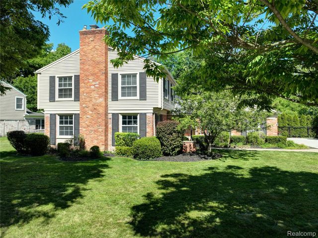 31310 Foxboro Way, Beverly Hills Village, MI 48025