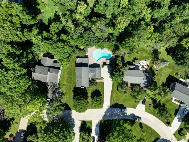 31310 Foxboro Way, Beverly Hills Village, MI 48025