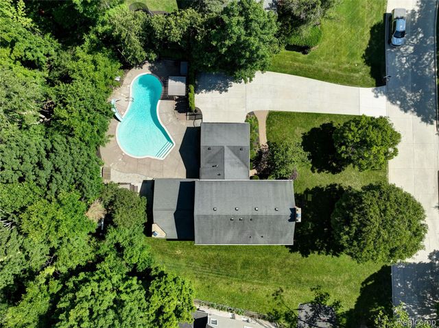 31310 Foxboro Way, Beverly Hills Village, MI 48025