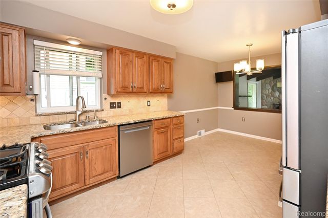31310 Foxboro Way, Beverly Hills Village, MI 48025