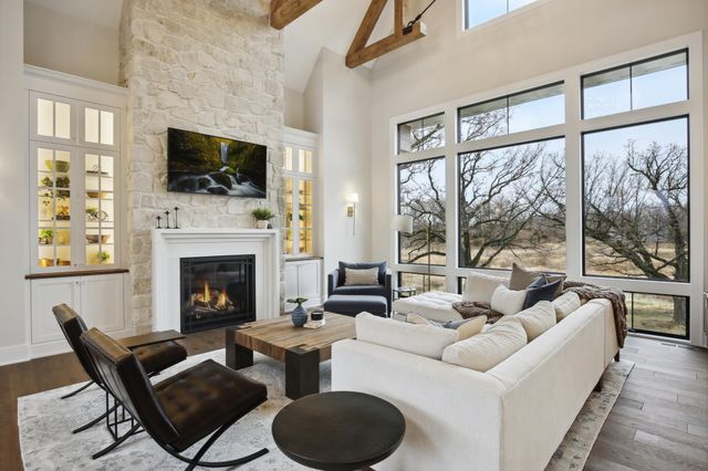 935 Lakewood Hills Road, Eagan, MN 55123