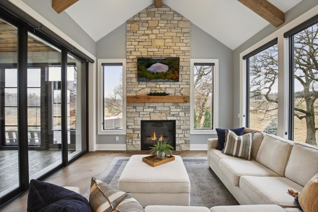 935 Lakewood Hills Road, Eagan, MN 55123