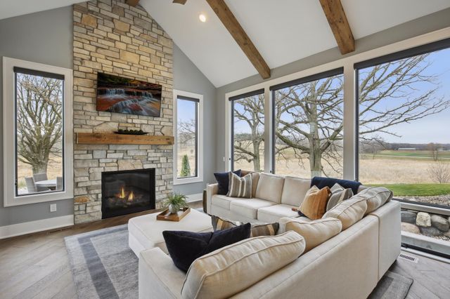935 Lakewood Hills Road, Eagan, MN 55123
