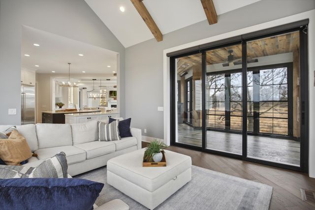 935 Lakewood Hills Road, Eagan, MN 55123