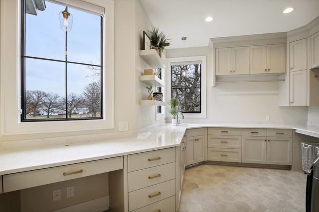 935 Lakewood Hills Road, Eagan, MN 55123