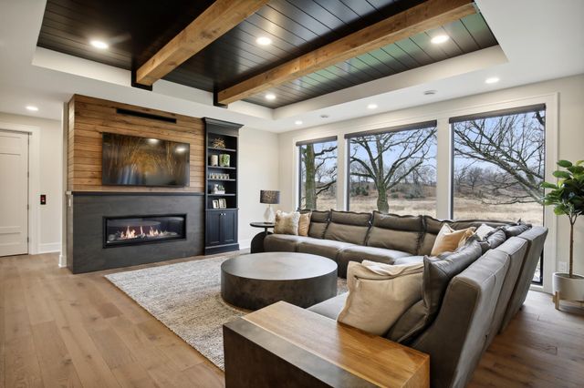935 Lakewood Hills Road, Eagan, MN 55123