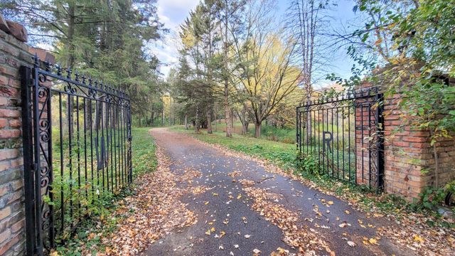 935 Lakewood Hills Road, Eagan, MN 55123