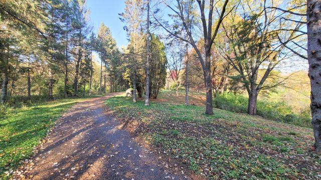 935 Lakewood Hills Road, Eagan, MN 55123