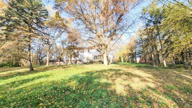935 Lakewood Hills Road, Eagan, MN 55123