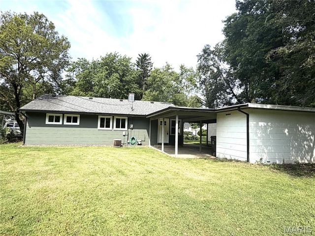 640 Devonshire Drive, Belleville, IL 62226