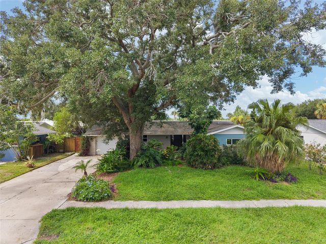 8404 FLAGSTONE DRIVE, Tampa, FL 33615