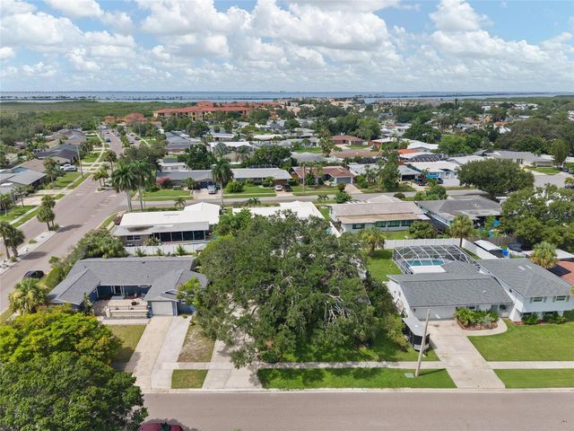 8404 FLAGSTONE DRIVE, Tampa, FL 33615