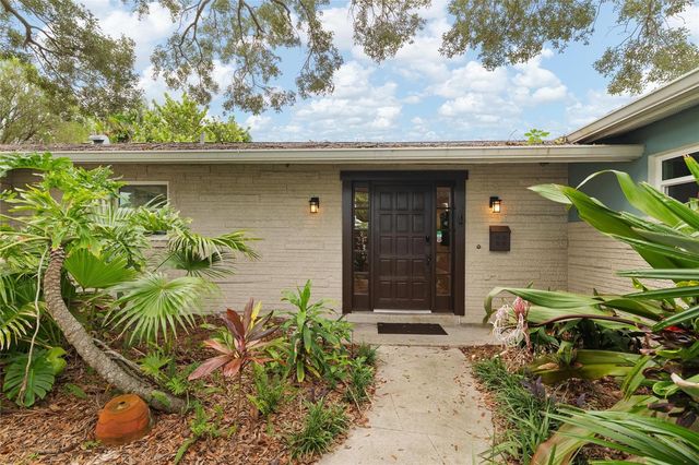 8404 FLAGSTONE DRIVE, Tampa, FL 33615
