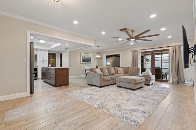 8404 FLAGSTONE DRIVE, Tampa, FL 33615