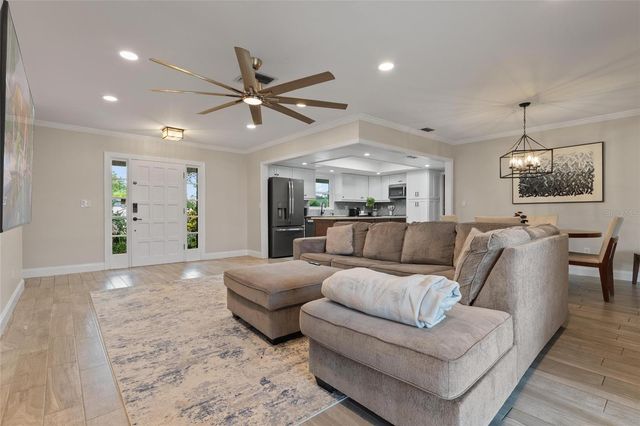 8404 FLAGSTONE DRIVE, Tampa, FL 33615
