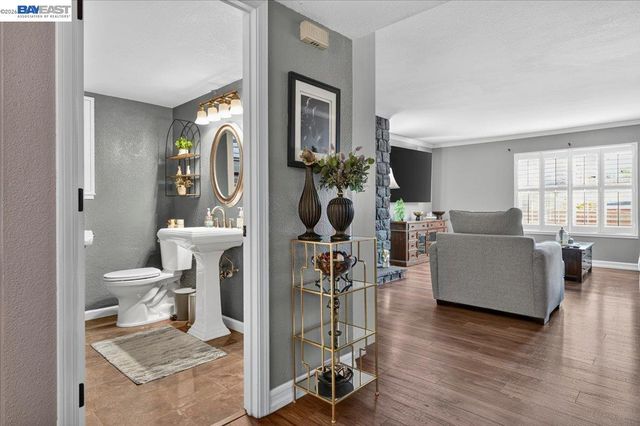 4561 Edwards Ln, Castro Valley, CA 94546