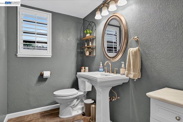 4561 Edwards Ln, Castro Valley, CA 94546