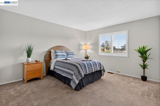 4561 Edwards Ln, Castro Valley, CA 94546