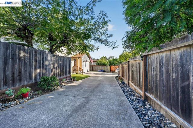 4561 Edwards Ln, Castro Valley, CA 94546