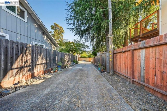 4561 Edwards Ln, Castro Valley, CA 94546