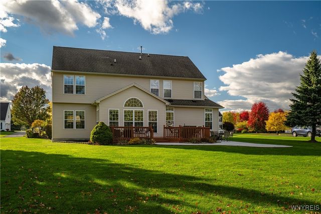 76 Graystone Lane, Orchard Park, NY 14127