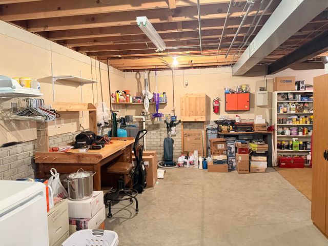 9094 Hill Road, Swartz Creek, MI 48473