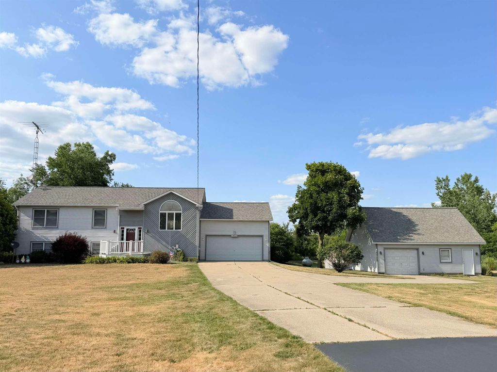9094 Hill Road, Swartz Creek, MI 48473