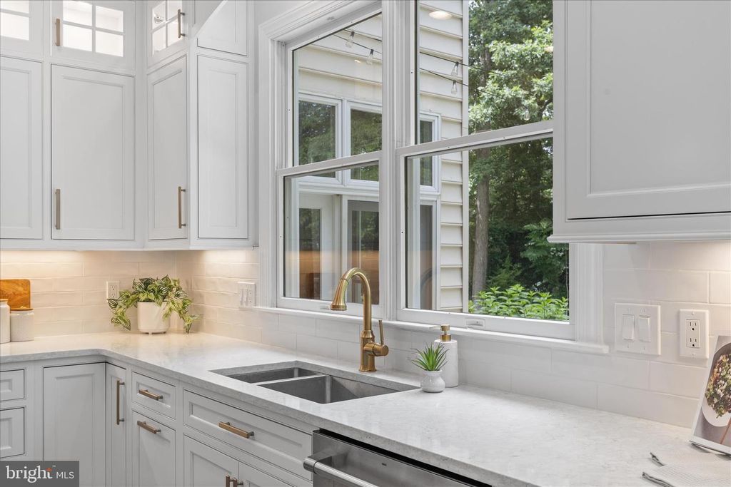 Image 15 of property listing at 1322 WINDSOR RIDGE LN, Annapolis, MD 21409