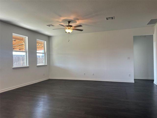 206 Thurman Holt RD, Hutto, TX 78634