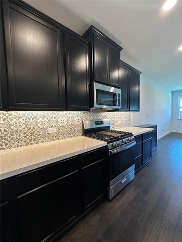 206 Thurman Holt RD, Hutto, TX 78634