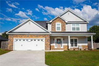 93 Pebble Court, Smiths Station, AL 36877