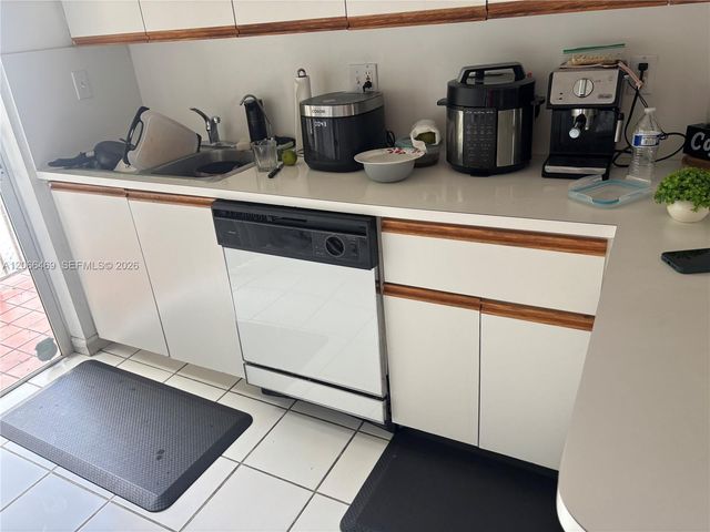 6910 NW 173rd Drive 1008, Hialeah, FL 33015